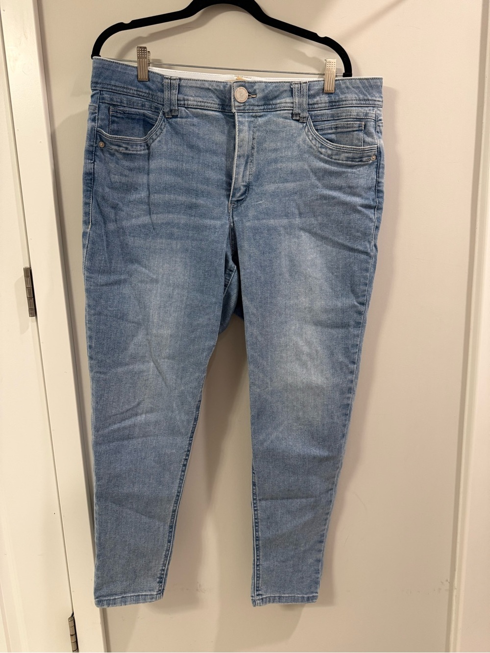 Democracy - Light Wash Blue Jeans - Comfortable Stretch Skinny
